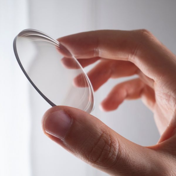 Hand,Holding,Lens,For,Eyeglass,Modern,Manufacturing,In,Laboratory